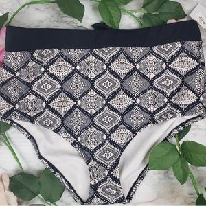 Raisins Curve 18W Tummy Thinner Bottoms NWOT